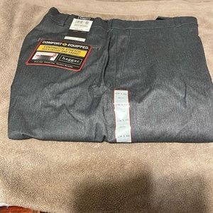 Haggar men’s dress pants 32/30 gray brand new tags attached machine washable